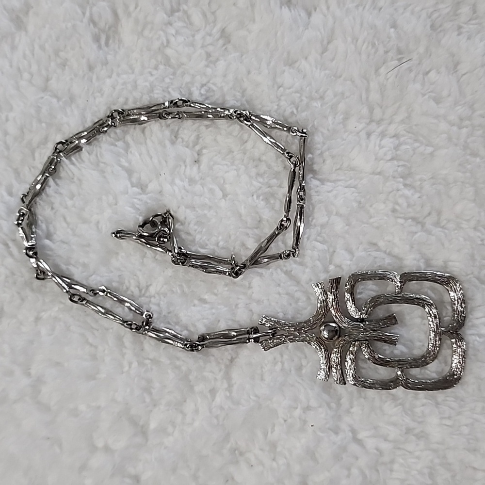 Vintage AVON Mayan Pendant Necklace New In Original Box 1974 - Picture 2 of 8